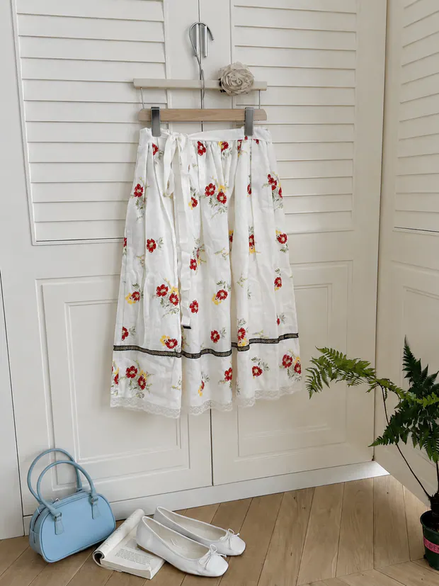 Floral Midi Skirt in Cream White, product view