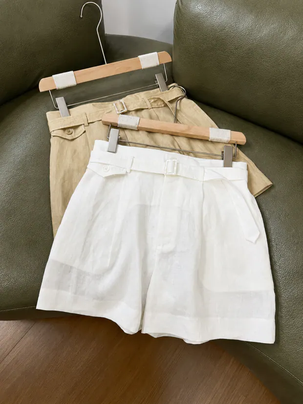 Linen Shorts in White, product view