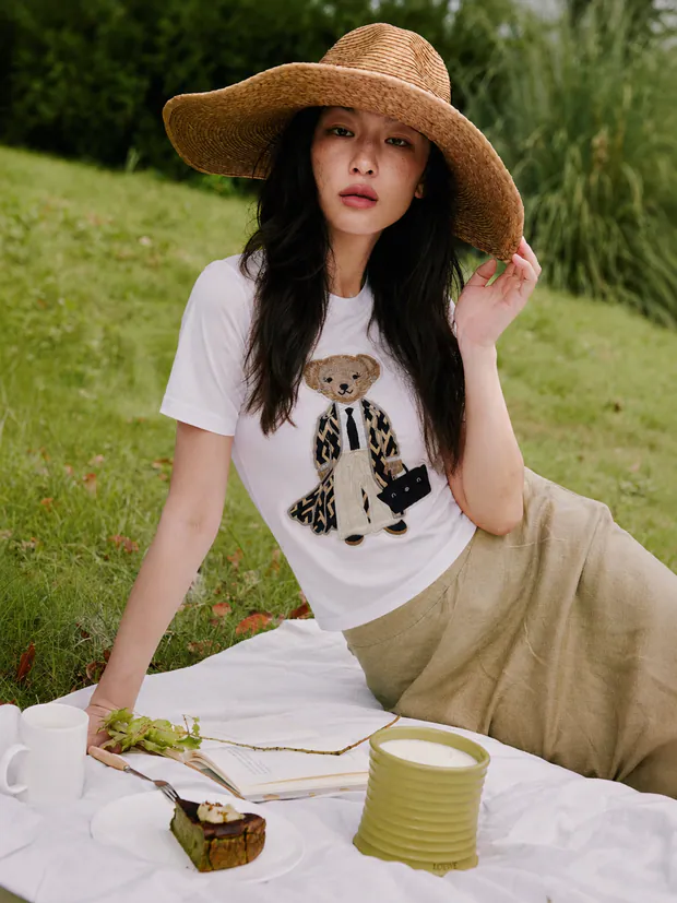 Bear Graphic T-Shirt in White, product image 5 of 6