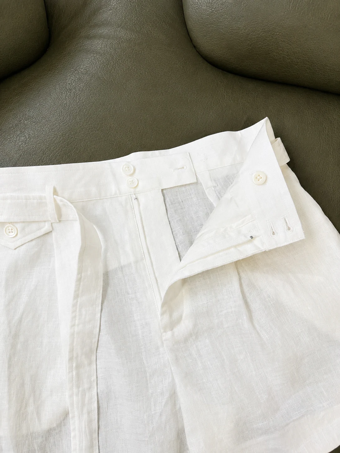 Linen Shorts in White, product view