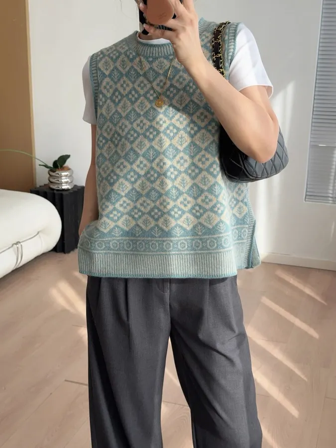 Retro Japanese-style All-match Jacquard Loose-fit Classic Crewneck Vest Waistcoat in Light Blue, product view 01
