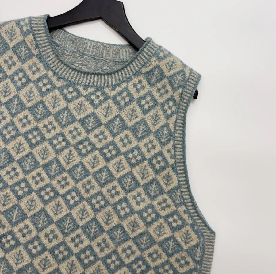 Retro Japanese-style All-match Jacquard Loose-fit Classic Crewneck Vest Waistcoat in Light Blue, product view 04