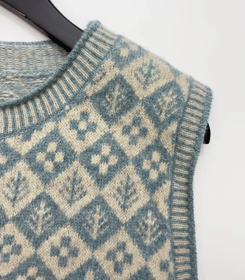 Retro Japanese-style All-match Jacquard Loose-fit Classic Crewneck Vest Waistcoat in Light Blue, product view 05
