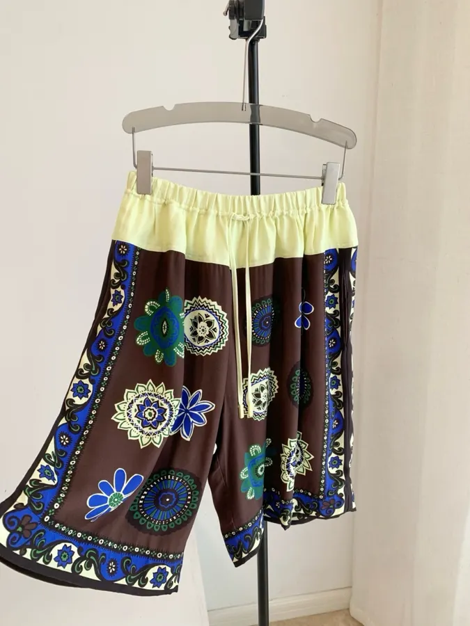 Retro Ethnic Floral Print Elastic-Waist Casual Shorts in Multicolor, product view 02