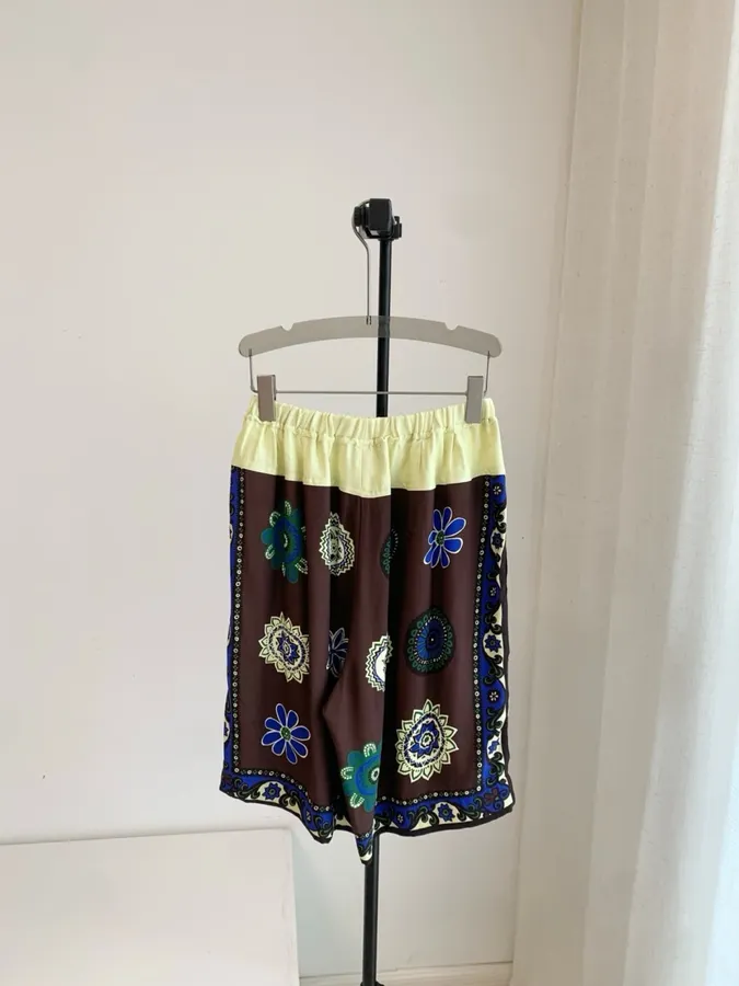 Retro Ethnic Floral Print Elastic-Waist Casual Shorts in Multicolor, product view 04