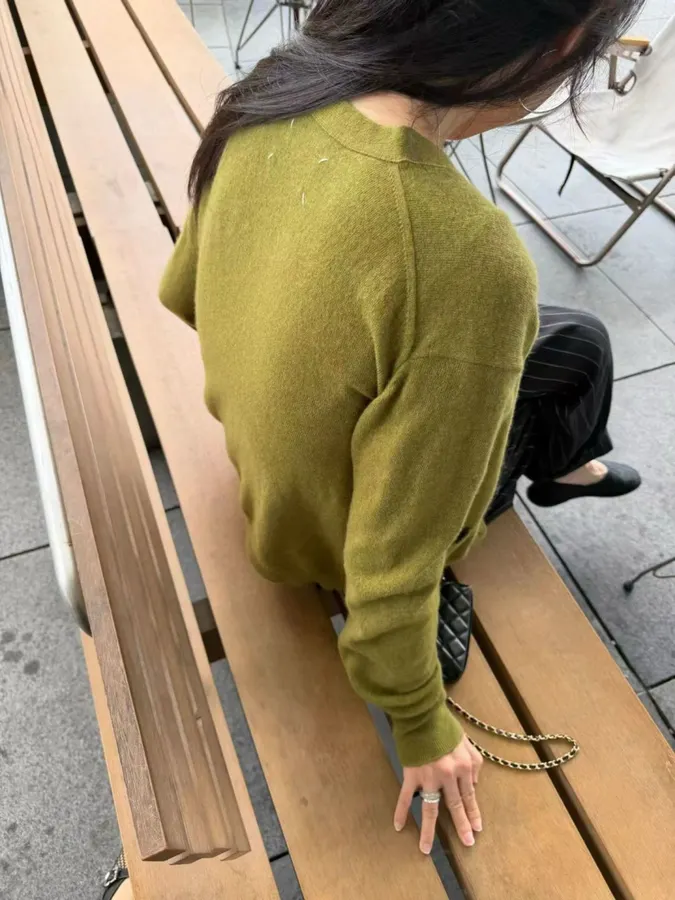Double-Pocket V-Neck Wool Cropped Cardigan in Green, product view 02