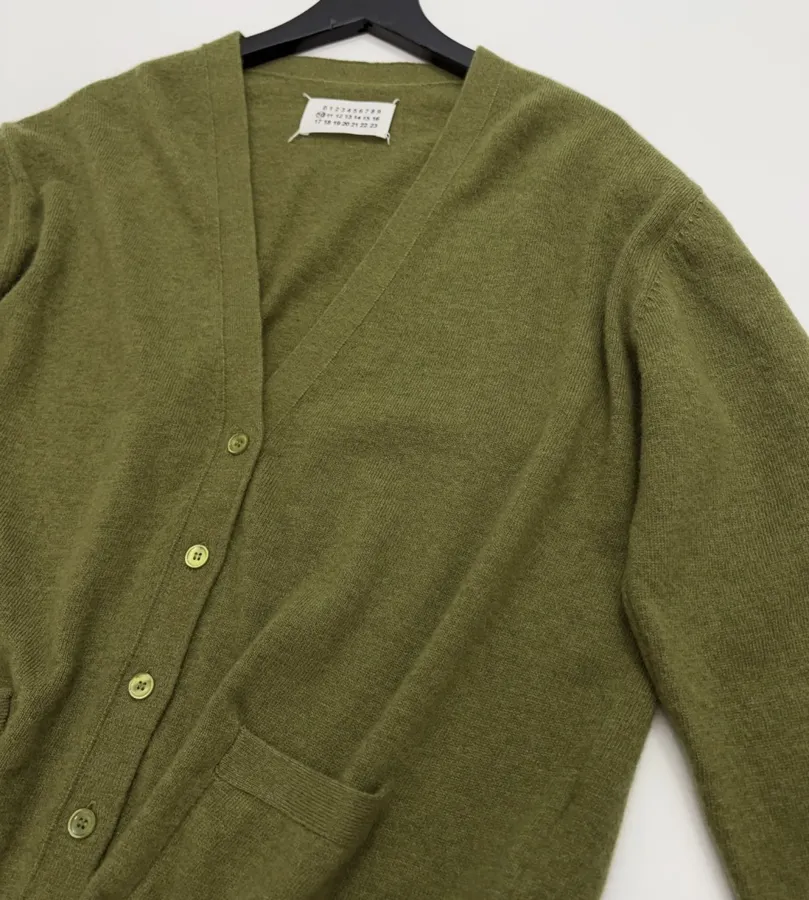 Double-Pocket V-Neck Wool Cropped Cardigan in Green, product view 04