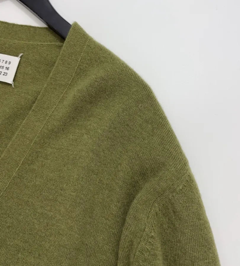 Double-Pocket V-Neck Wool Cropped Cardigan in Green, product view 06