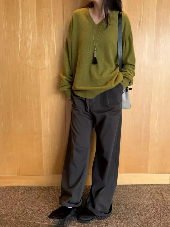 V-Neck Knitted Pullover Sweater in Green, product view 01