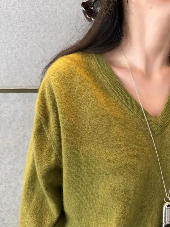 V-Neck Knitted Pullover Sweater in Green, product view 02