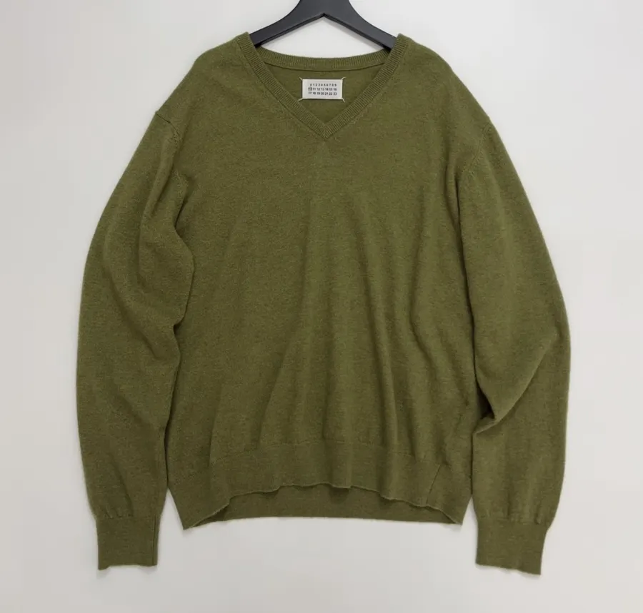 V-Neck Knitted Pullover Sweater in Green, product view 03