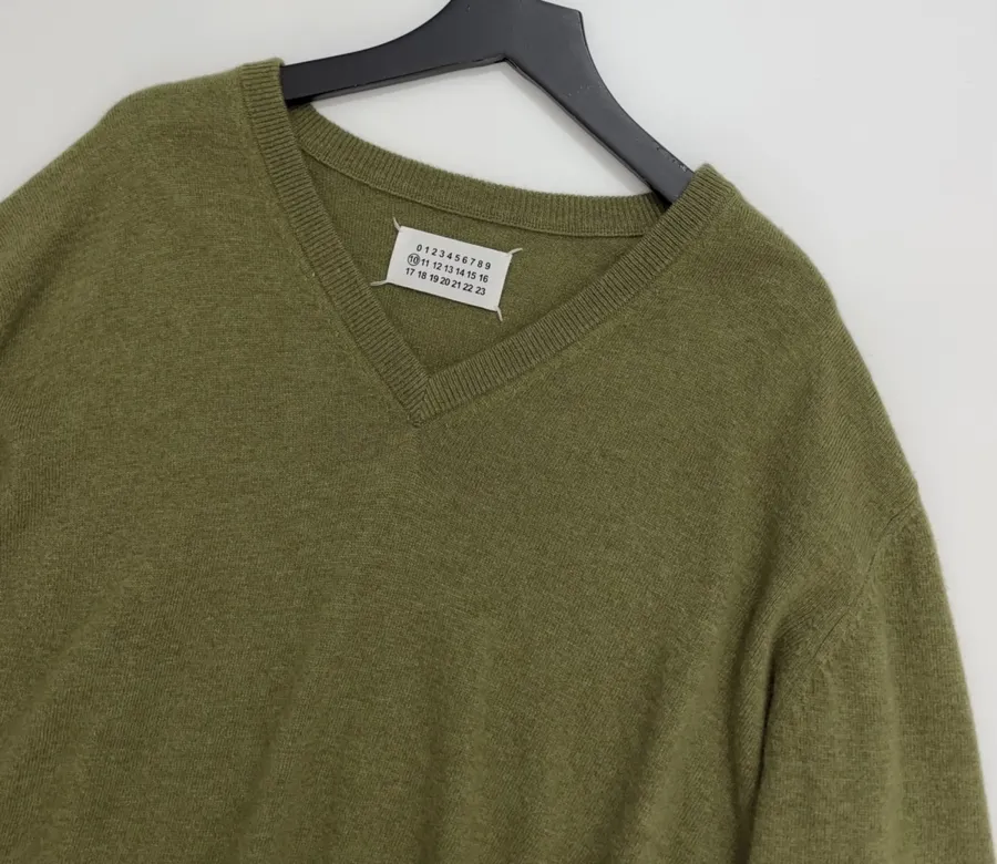 V-Neck Knitted Pullover Sweater in Green, product view 04