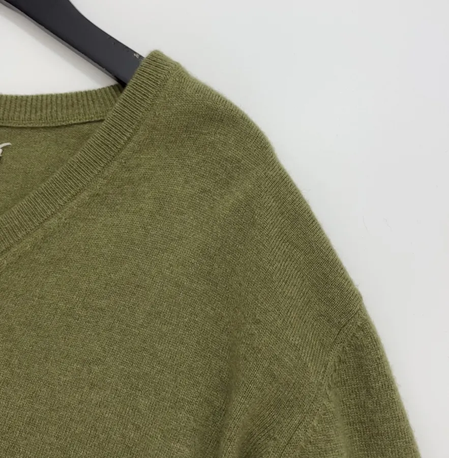 V-Neck Knitted Pullover Sweater in Green, product view 05