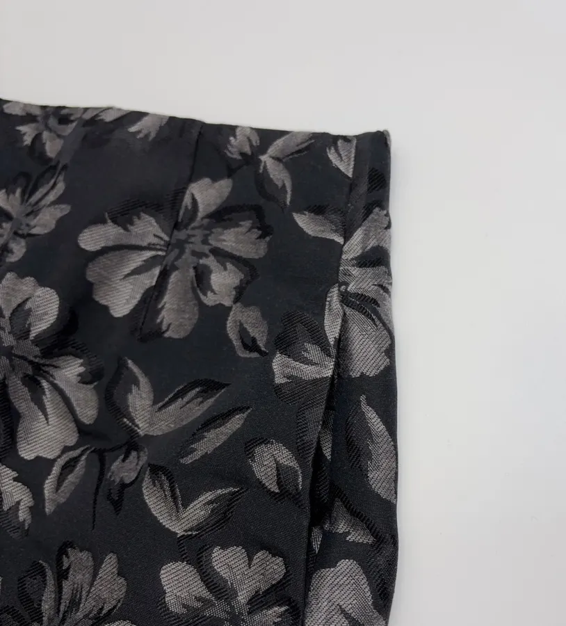 Retro Elegant Black Floral Stiff Jacquard Back Zipper A-Line High-Waisted Loose Skirt in Black, product view 04