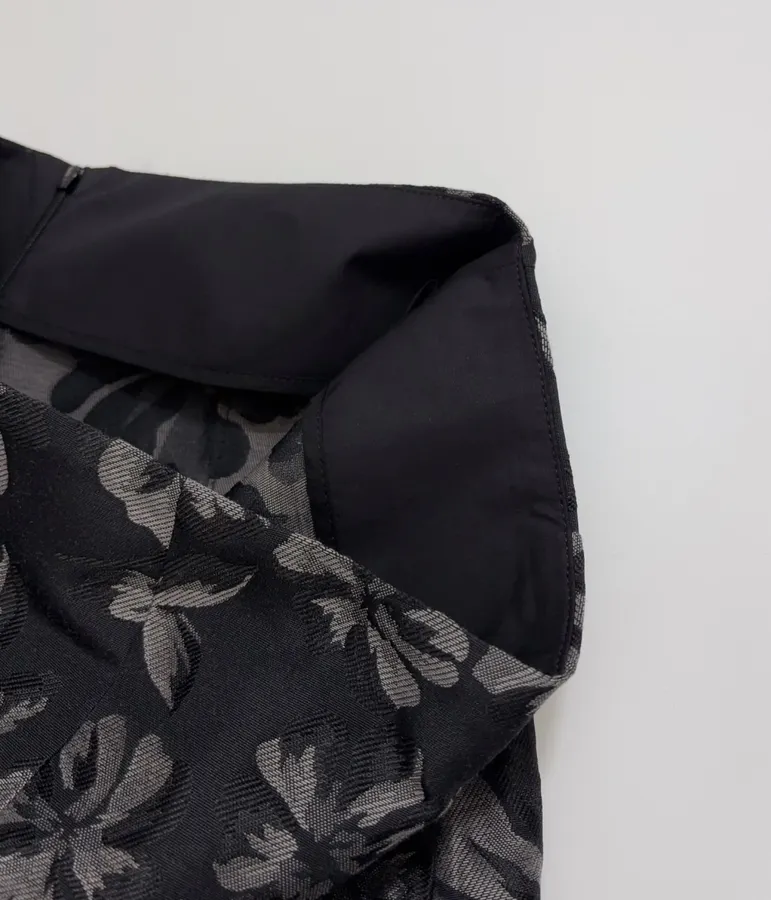 Retro Elegant Black Floral Stiff Jacquard Back Zipper A-Line High-Waisted Loose Skirt in Black, product view 05