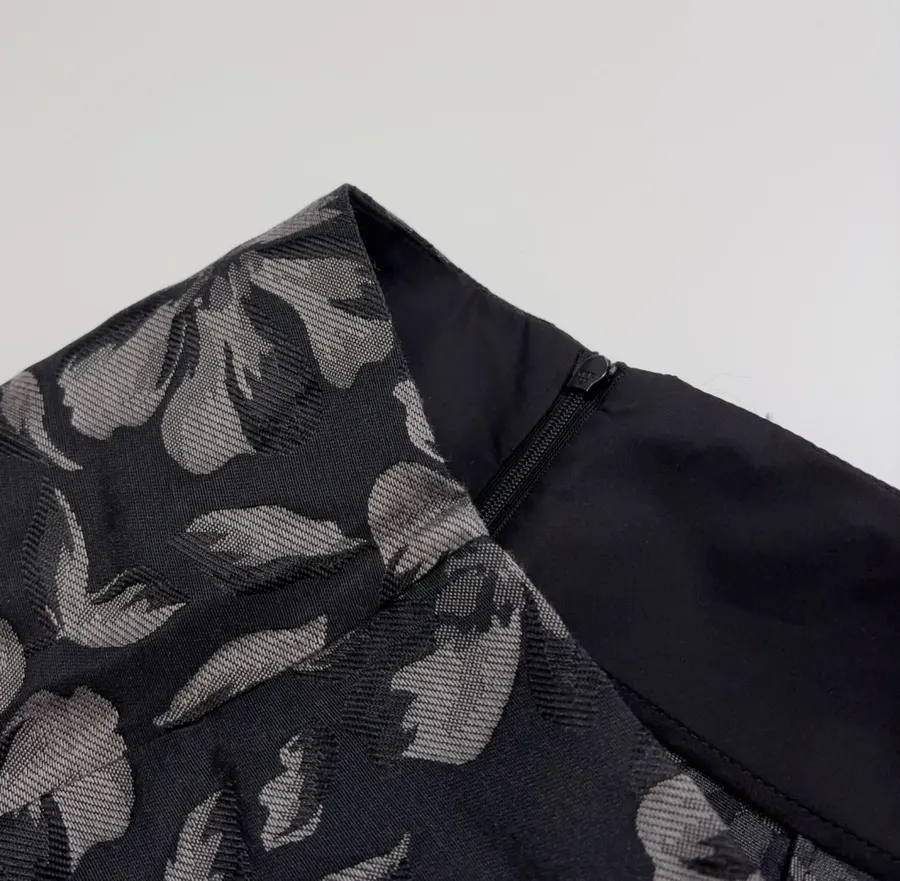 Retro Elegant Black Floral Stiff Jacquard Back Zipper A-Line High-Waisted Loose Skirt in Black, product view 06