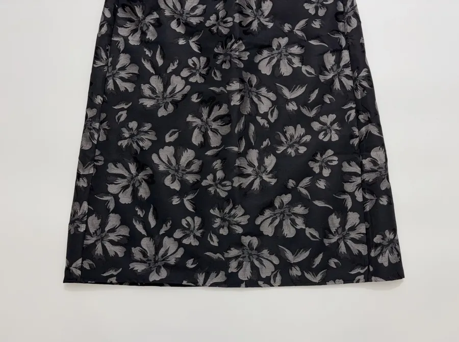 Retro Elegant Black Floral Stiff Jacquard Back Zipper A-Line High-Waisted Loose Skirt in Black, product view 07