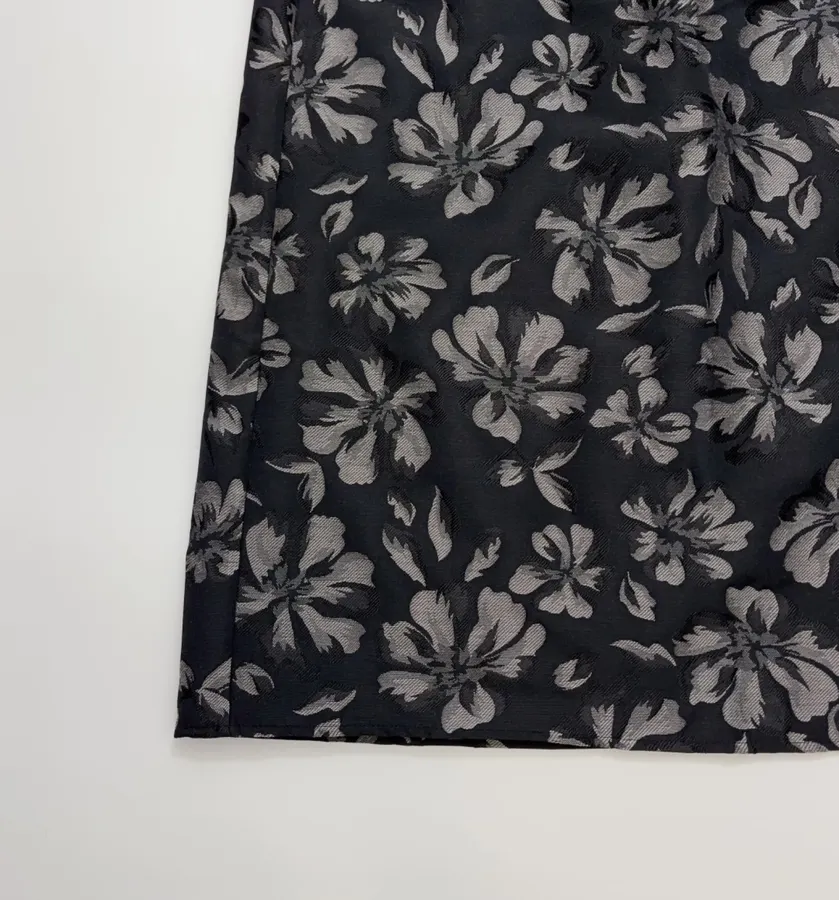 Retro Elegant Black Floral Stiff Jacquard Back Zipper A-Line High-Waisted Loose Skirt in Black, product view 08