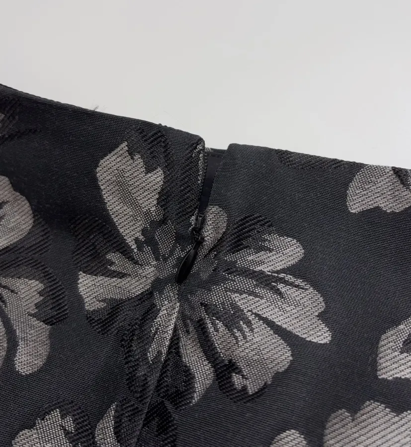 Retro Elegant Black Floral Stiff Jacquard Back Zipper A-Line High-Waisted Loose Skirt in Black, product view 14