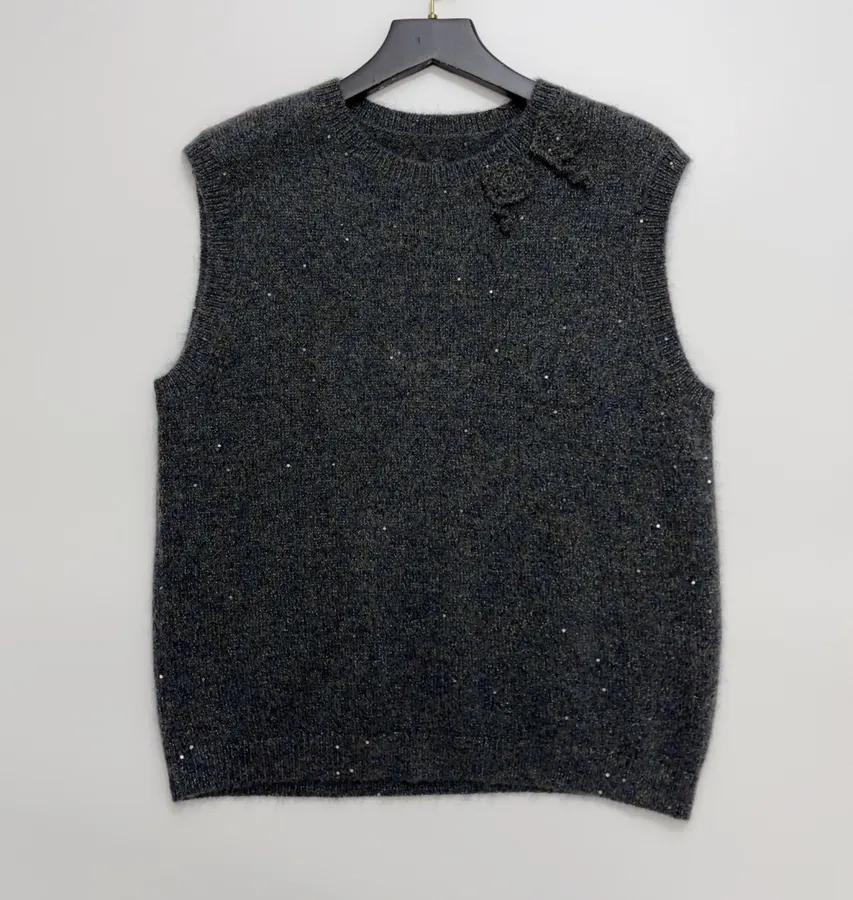 Floral Yarn-Inlaid Fine Glitter Sequin Hand-Knitted Three-Dimensional Flower Knitted Vest in Charcoal, product view
