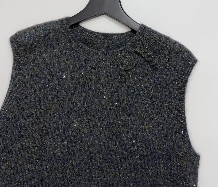 Floral Yarn-Inlaid Fine Glitter Sequin Hand-Knitted Three-Dimensional Flower Knitted Vest in Charcoal, product view 02