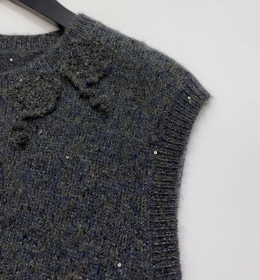 Floral Yarn-Inlaid Fine Glitter Sequin Hand-Knitted Three-Dimensional Flower Knitted Vest in Charcoal, product view 03