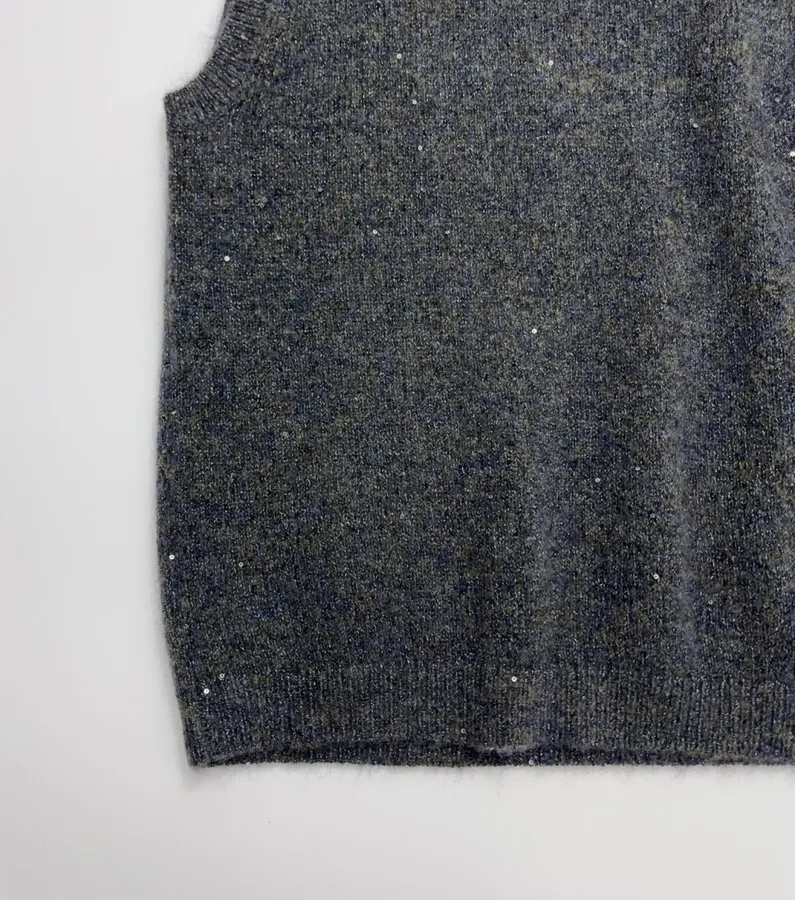 Floral Yarn-Inlaid Fine Glitter Sequin Hand-Knitted Three-Dimensional Flower Knitted Vest in Charcoal, product view 06