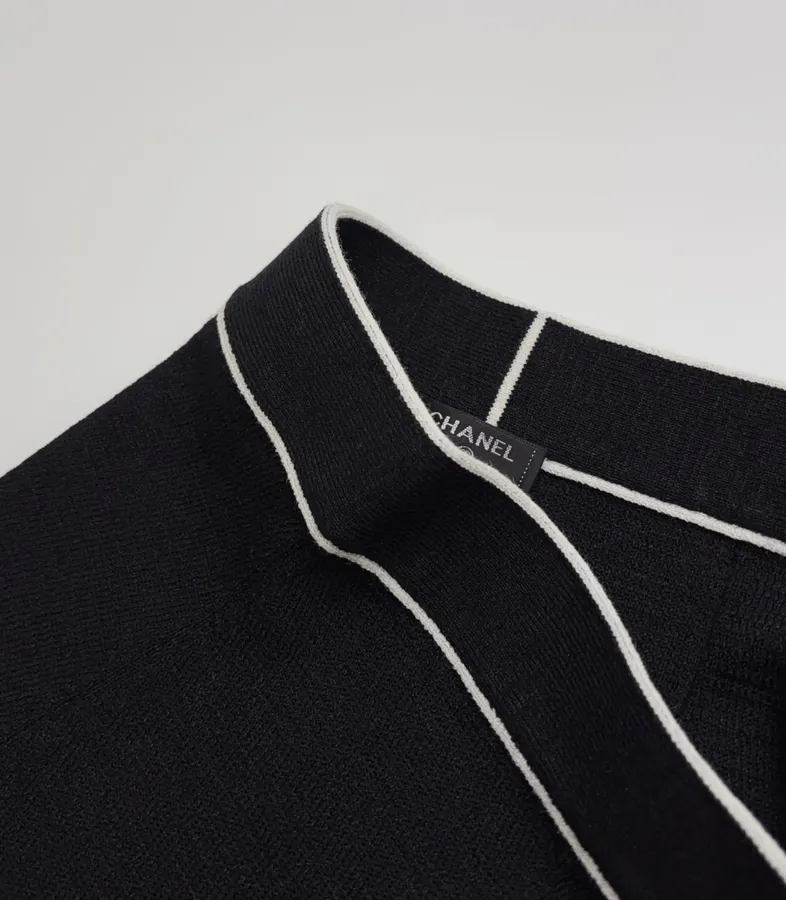 Wool-Silk Blend Black-and-White Colorblock Knitted Skirt in Black and White, product view 06