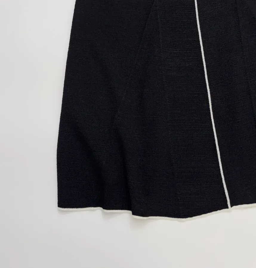 Wool-Silk Blend Black-and-White Colorblock Knitted Skirt in Black and White, product view 09