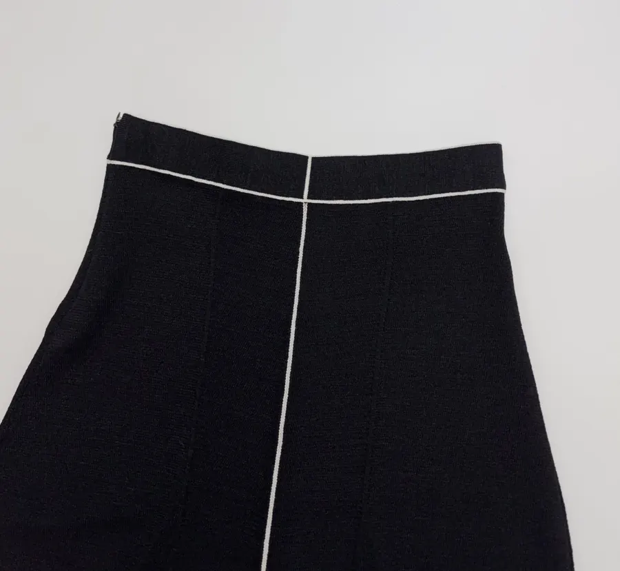 Wool-Silk Blend Black-and-White Colorblock Knitted Skirt in Black and White, product view 16