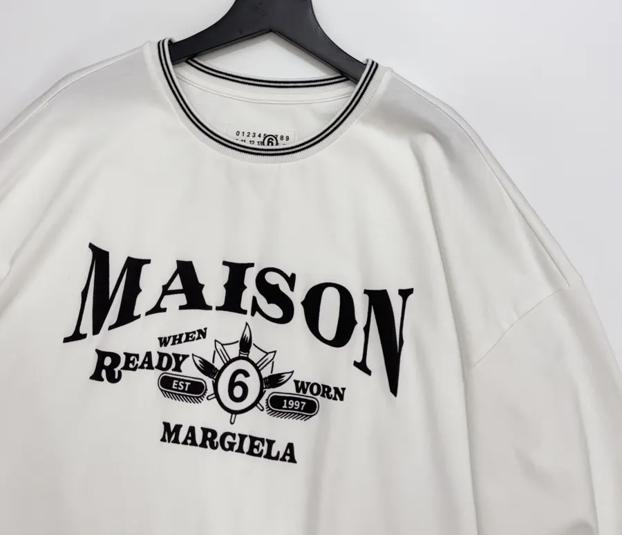 Graphic Crew-Neck Long-Sleeve T-Shirt in White, product view 02