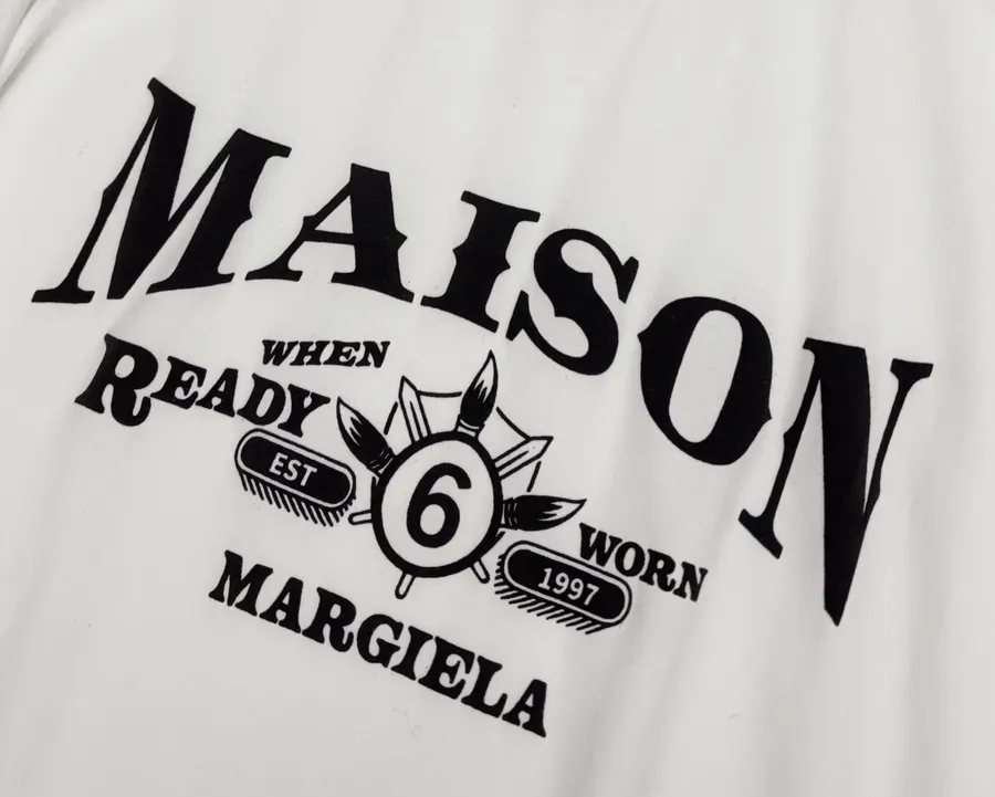 Graphic Crew-Neck Long-Sleeve T-Shirt in White, product view 04