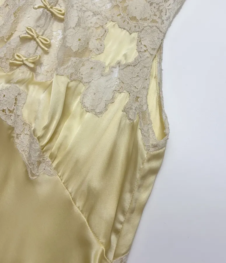 Silk-and-Lace Backless Bow-Tie Sleeveless Maxi Dress in Pale Yellow, product view 04