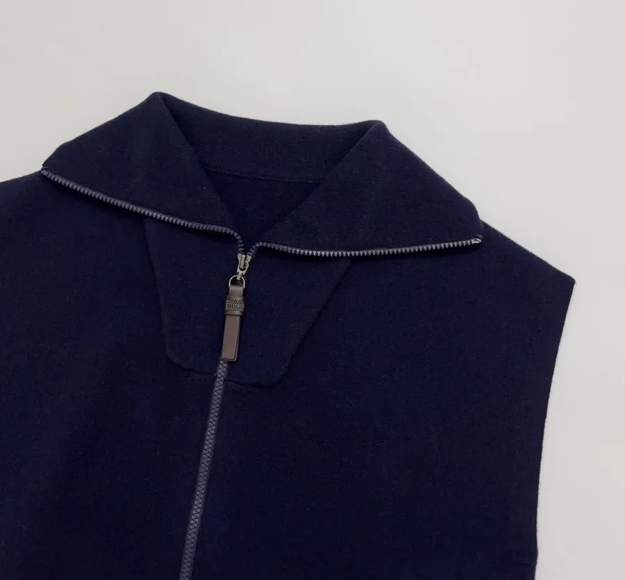 Cashmere-Wool Blend Zip-Up Knit Vest in Navy, product view 03