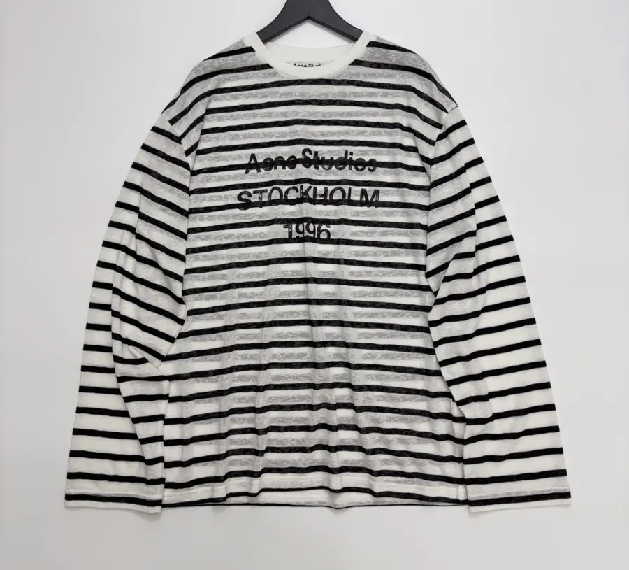 Letter-Striped Loose Long-Sleeve T-Shirt Top in Black and White, product view 01
