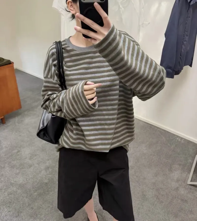 Striped Lazy Crewneck Loose Long-Sleeve T-Shirt in Charcoal, product view 01
