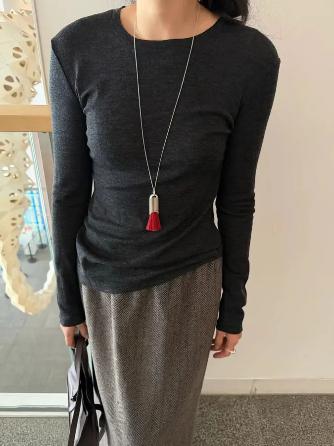Solid Color Minimalist Wool Slim-Fit Pullover Bottoming Top in Black, product view 01