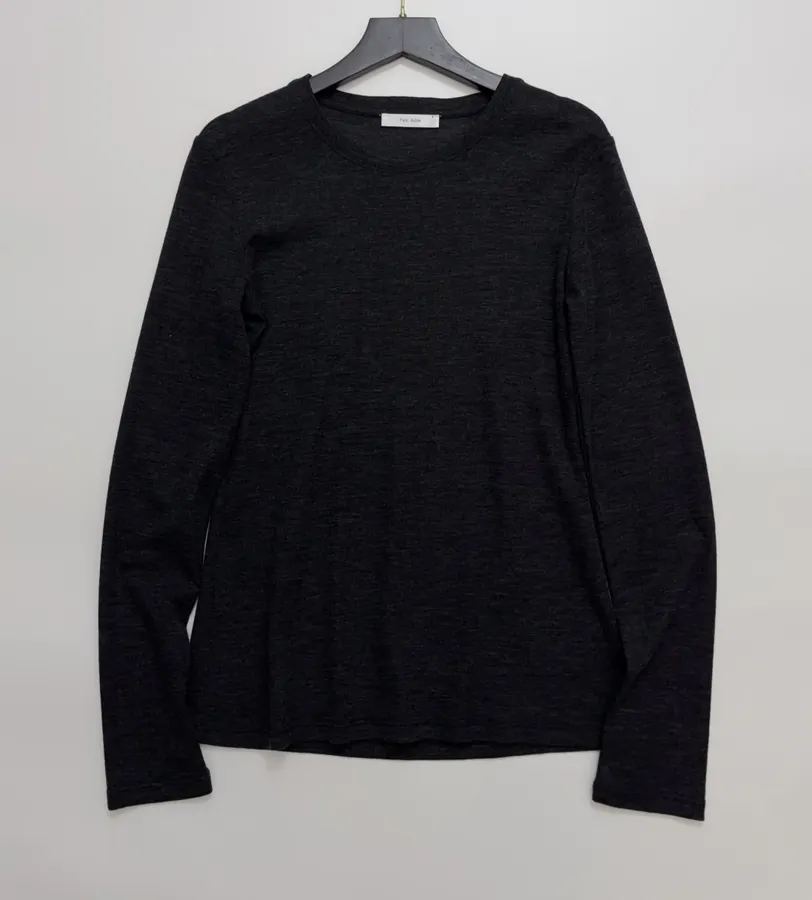 Solid Color Minimalist Wool Slim-Fit Pullover Bottoming Top in Black, product view 02
