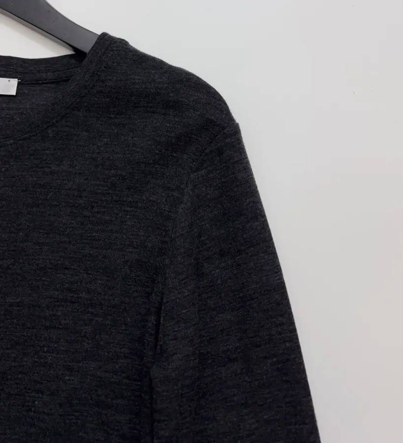 Solid Color Minimalist Wool Slim-Fit Pullover Bottoming Top in Black, product view 04