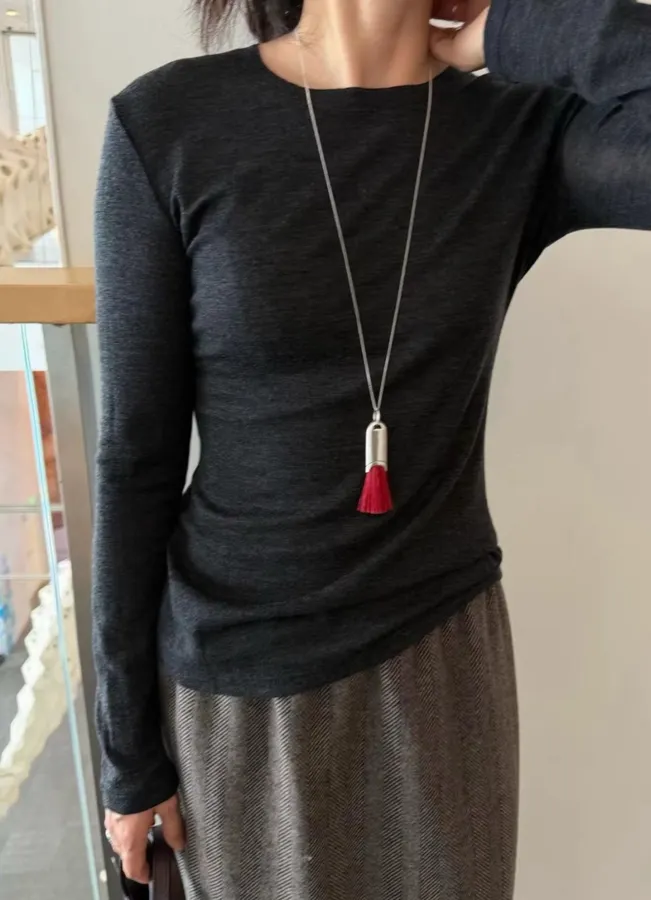Solid Color Minimalist Wool Slim-Fit Pullover Bottoming Top in Black, product view 16