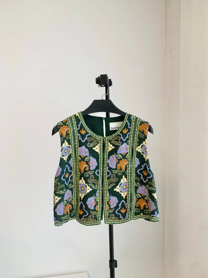 Black Multicolour Floral Sleeveless Vest in Black Multicolor, product view 01