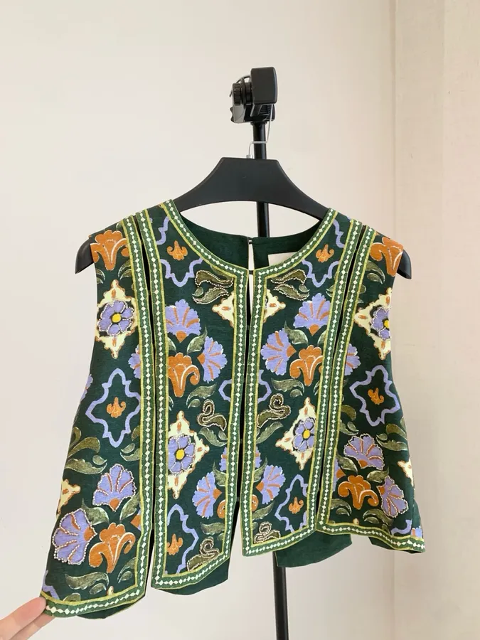 Black Multicolour Floral Sleeveless Vest in Black Multicolor, product view 04