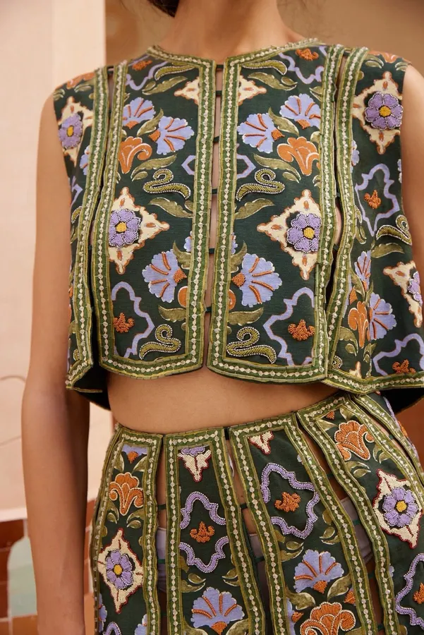 Black Multicolour Floral Sleeveless Vest in Black Multicolor, product view 09