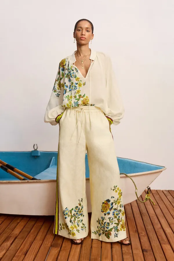 Floral V-Neck Shirt | Lightweight Plant Print Loose Long-Sleeve Blouse in Off-White, product view 08