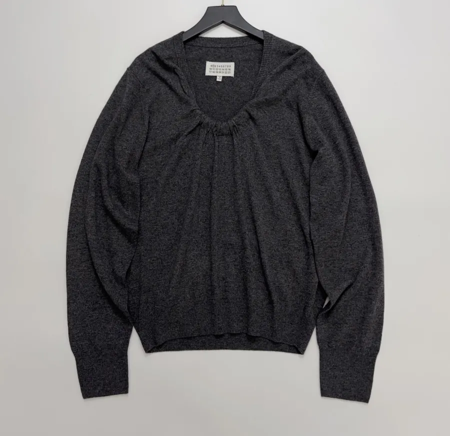 Sweater in Black, product view 01