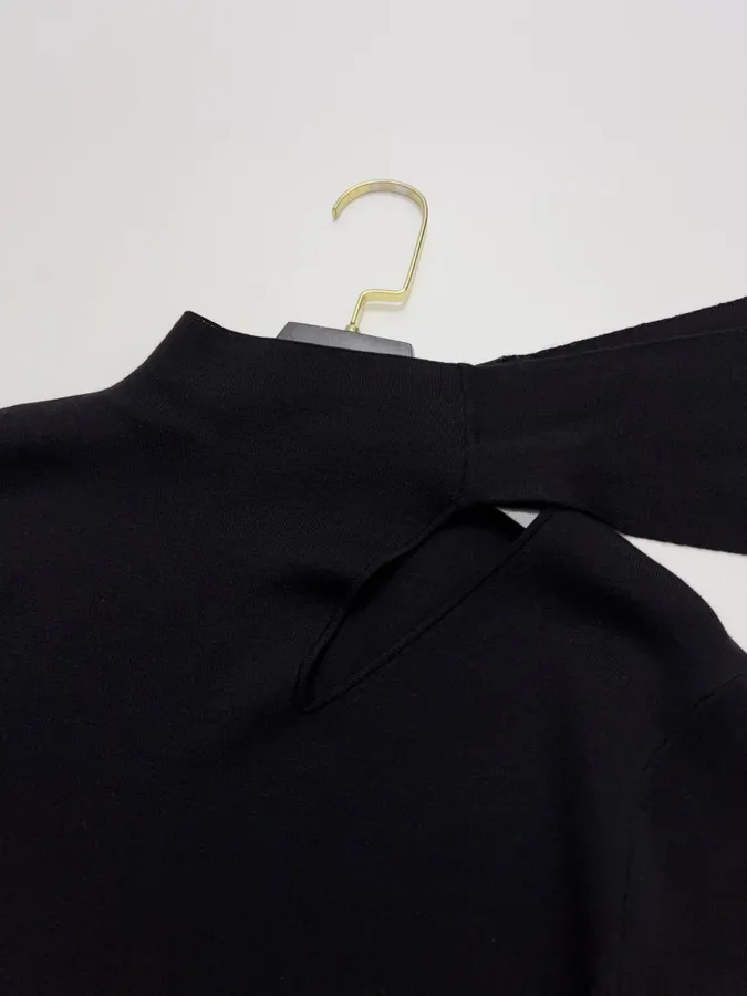 Black Irregular Design Double-C Logo Knitted Sweater in Black, product view 05