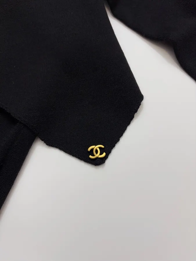 Black Irregular Design Double-C Logo Knitted Sweater in Black, product view 15