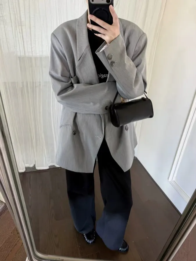 Classic Double-Breasted Silhouette Light Gray Thin Padded Shoulder Suit Jacket in Gray, product view 01