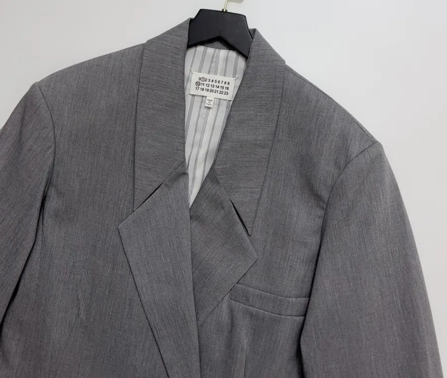 Classic Double-Breasted Silhouette Light Gray Thin Padded Shoulder Suit Jacket in Gray, product view 03