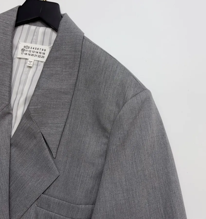 Classic Double-Breasted Silhouette Light Gray Thin Padded Shoulder Suit Jacket in Gray, product view 04